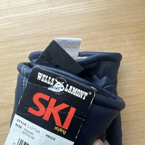 Vintage Wells Lamont Ski Styling Gloves L12TAA Teens Medium Black w stripes - Picture 3 of 6